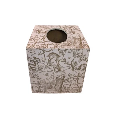 Cubierta de caja de pañuelos de madera decoupage hecha a mano, inodoro rosa Lullaby Meadow Foto 1 de 4
