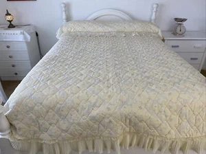 Vintage Cream Floral Lace Print Double / Queen Bedspread w Pleated Ruffle Frill - Picture 1 of 17