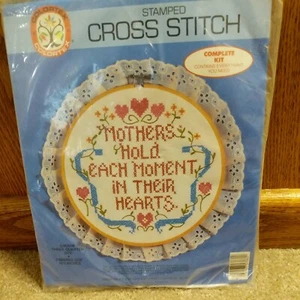 Kit de punto de cruz estampado Colortex para madre cada momento en sus corazones - Imagen 1 de 8