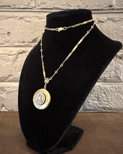 Vintage Medaillon Anhänger Halskette 24" MCM goldfarben Messing Retro 70er Figur Kostüm - Bild 1 von 13