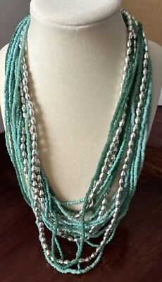 Lindo Colar de Contas de Vidro Kenneth Cole NY Multi fios Verde e Turquesa 16"" - Imagem 1 de 4