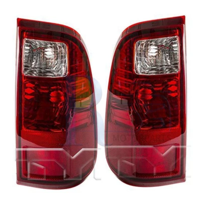 Conjunto de luces traseras izquierda derecha TYC 2 piezas para Ford F-250 Super Duty 2008-2015 2016 Foto 1 de 4