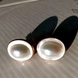 Vintage 14K Yellow Gold Blister Mabe Pearl Earrings Omega-Back Stamped Gift Bag - Picture 1 of 8