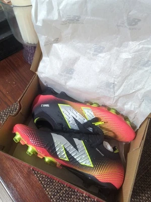 Botines de fútbol New Balance TEKELA PRO CON CORDONES BAJOS FG V4+ para hombre talla 7 negros rojos Foto 1 de 4