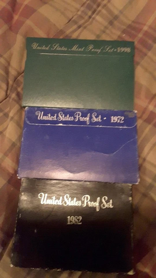 US proof sets 1982, 1972,& 1998 still in original case - Image 1 of 1