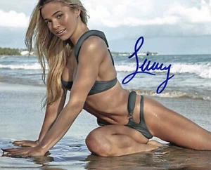 Traje de baño Sports Illustrated modelo LSU Olivia "Livvy" Dunne firmado 8x10 foto C... - Imagen 1 de 1