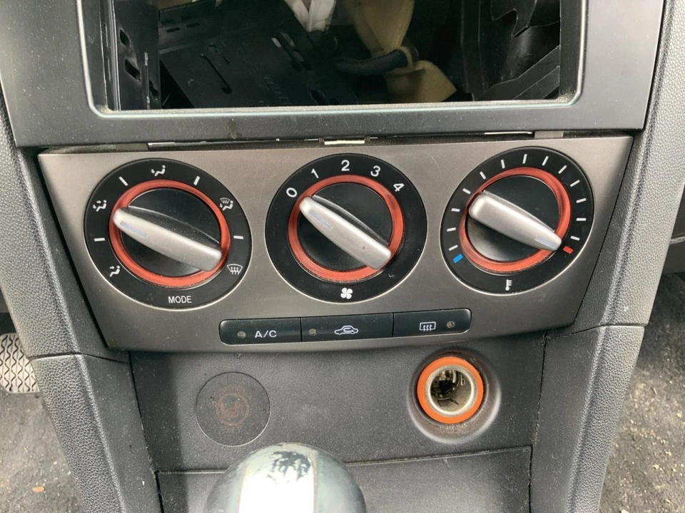 Control de clima OEM/ACOEM con control manual de CA 07-09 MAZDA 3 1357290 Foto 1 de 4