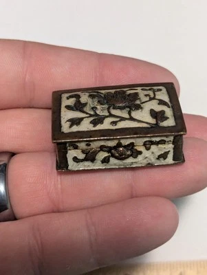 Caja de tabaco baratija vintage antigua ornamental china esmaltada blanca Foto 1 de 4