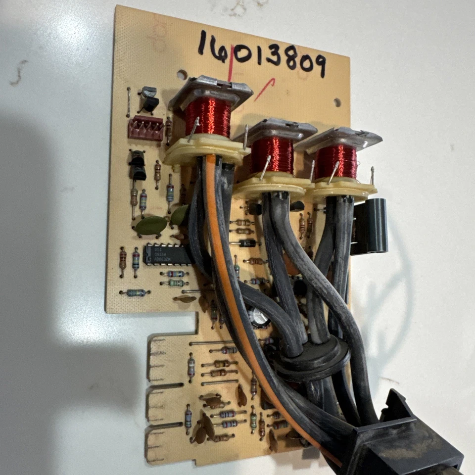 1992 CADILLAC BROUGHAM TEMPERATURE CONTROL MODULE - ***BOARD ONLY*** 16013809 - Image 1 of 4