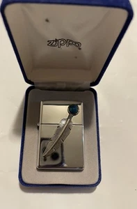 ZIPPO 2002 INDIAN FEATHER TURQUOISE EMBLEM CHROME LIGHTER UNFIRED IN BOX K687 - Picture 1 of 3