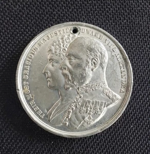 King Edward V11 Coronation Commemorative Medal 1902 - Picture 1 of 2