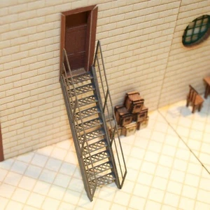 1:72 Lasercut Industrietreppe 11mm, Stufen 45° Raster, 2 Züge - Bild 1 von 7