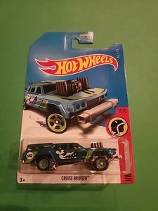 Hot Wheels 2017 SUPER Treasure Hunt CRUISE BRUISER W/Protector - Picture 1 of 2