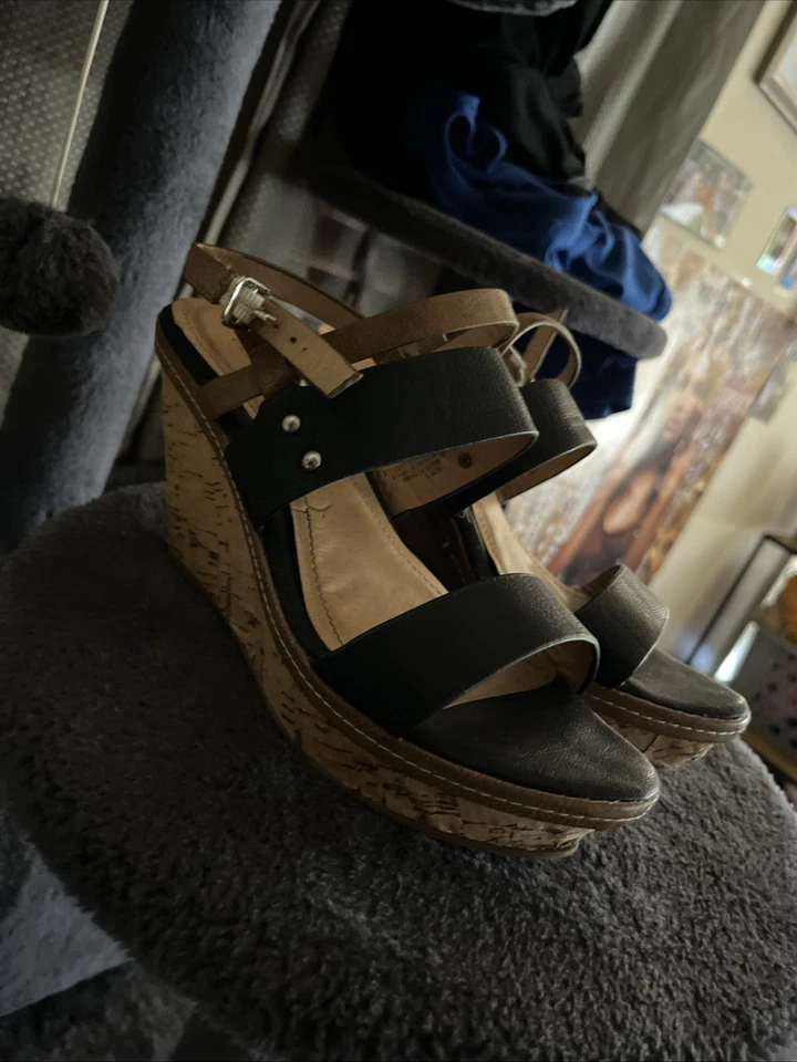 Sandálias de salto JESSICA SIMPSON feminina preta 2 cunha de cortiça biqueira aberta com tiras 6.5 - Imagem 1 de 4