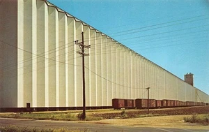 #K1554    HUCHINSON,  KS.     POSTCARD,   GRAIN ELEVATOR - Picture 1 of 2