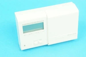 Honeywell ST6100C ST6100C1009 7 day single channel time switch 3(3) A 240 VAC - Picture 1 of 5