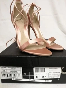Misguided - Rouge Satin Sandale mit kaum vorhandener Spitze für rund um den Knöchel Größe 5 - Bild 1 von 5