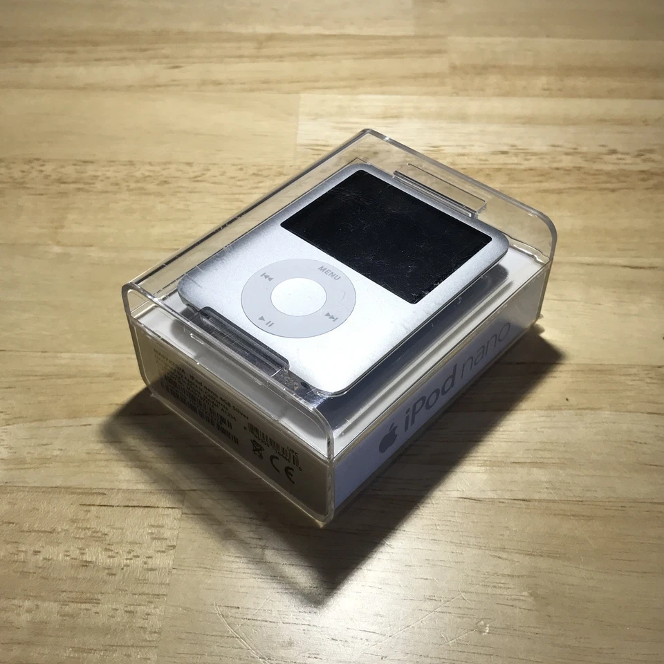Apple iPod nano 3. Generation Silber (4GB)