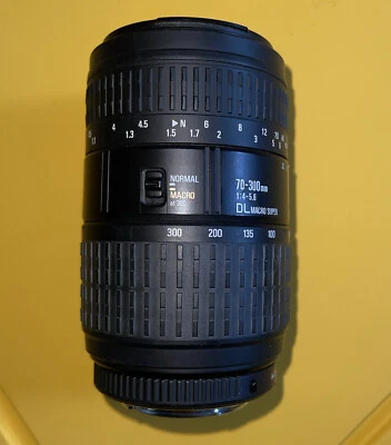 Sigma AF 70-300mm f4-5.6 DL Macro Super Lens    M-107 - Image 1 of 4