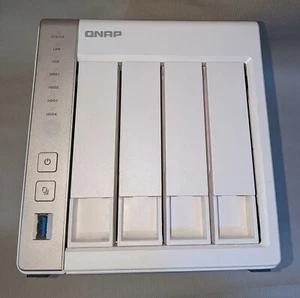 Qnap TS-451 4 bay NAS - Intel CPU, 4gb RAM, White. Tested/Working and Updated - Afbeelding 1 van 13