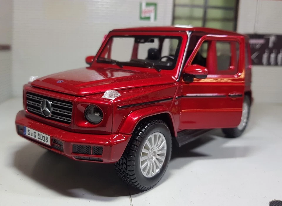 1 25 Mercedes Benz G-Class by Maisto in Red 31531 Model Car