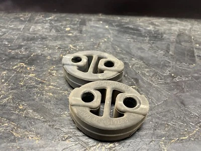 Cabide de escape Hyundai Genesis Coupe 2010-2016 montagem de borracha fabricante de equipamento original usado - Imagem 1 de 4