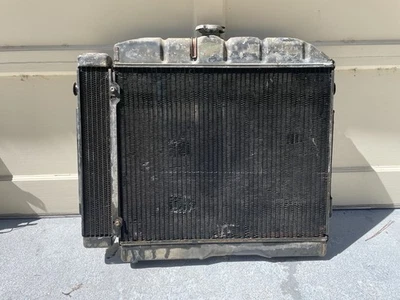 Mercedes Benz  280se Early 70S Cooling Radiator 1971 - 1975 W108 W109 - Image 1 of 2