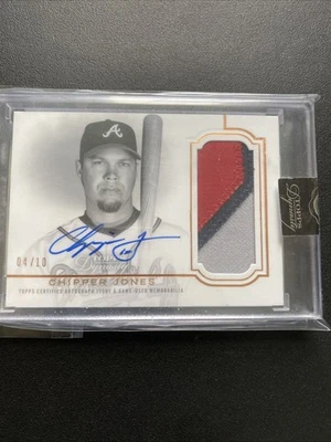 Tarjeta automática parche de datos dinásticos Topps Dynasty Chipper Jones 2020 #DAP-CJ2 # 4/10 Foto 1 de 2