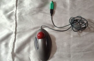 Mouse Logitech TrackMan Marble T-BC21 USB cablato grigio rosso sfera ergonomico USB - Foto 1 di 8