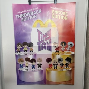 Poster promozionale Happy Meal BTS x McDonald's TinyTAN 2025 "RARO" LEGGI - Foto 1 di 7