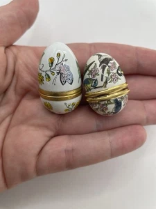 2 Mini Eier handbemalt weiß Drehverschluss - Emaille - Blumen - Vögel - Bild 1 von 18