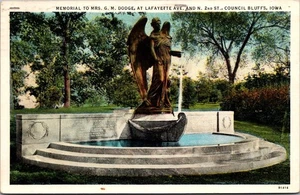 MRS. G.M. DODGE MEMORIAL FOUNTAIN Council Bluffs, Iowa IA c1940 Postcard - Picture 1 of 2