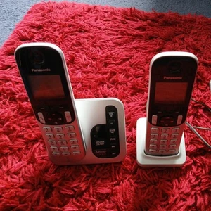 Panasonic KX-TGC220E Schnurloses Telefon mit Anrufbeantworter und gebrauchtem Mobilteil - Bild 1 von 5