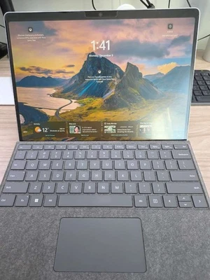 Microsoft Surface Pro 11 con teclado + lápiz Foto 1 de 4