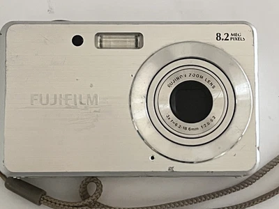 Cámara digital Fuji FinePix J10 8,2 MP REPUESTOS o REPARACIONES o TAL VEZ SOLO BATERÍA NUEVA Foto 1 de 4