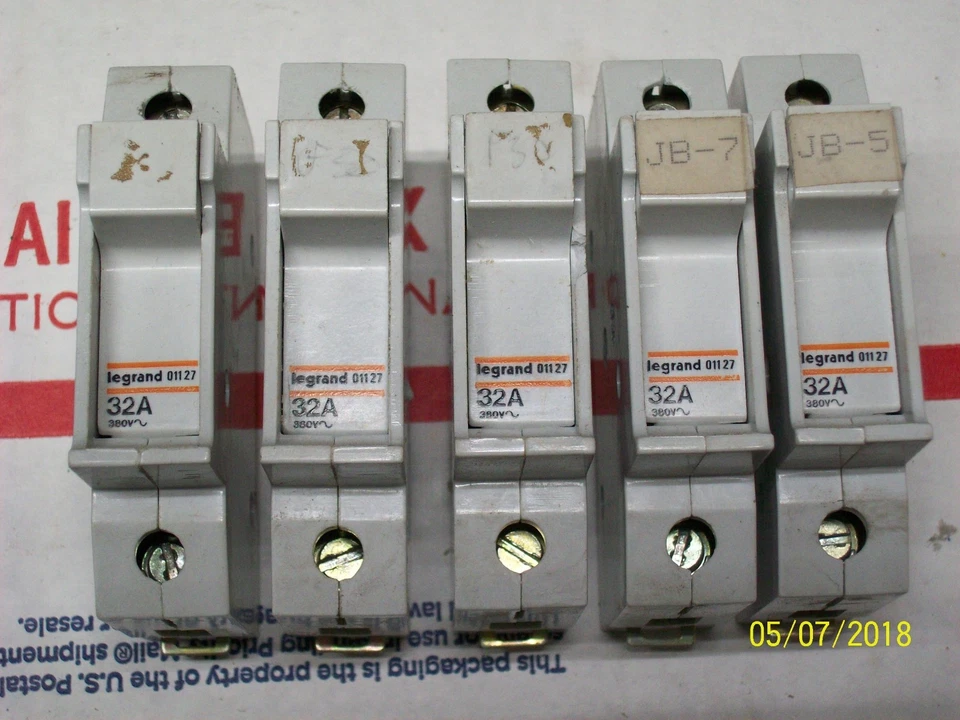 **LOTE DE 12** PORTAFUSIBLES LEGRAND 01127 32A Foto 1 de 1