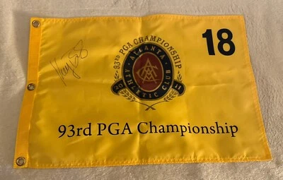 PIN BANDERA CAMPEONATO PGA 2011 FIRMADO A MANO POR KEEGAN BRADLEY CON CERTIFICADO DE AUTENTICIDAD Foto 1 de 2