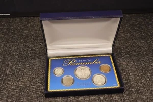 1935 American Historic Society "A Year To Remember" Coin Set & Display Box - Bild 1 von 8