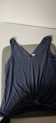 Camiseta sin mangas azul Mudd con frente anudado. Talla mediana Foto 1 de 4