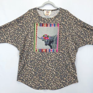 Top donna Queen Bee XL stampa leopardata toppa ricamata floreale mucca maniche dolman - Foto 1 di 10