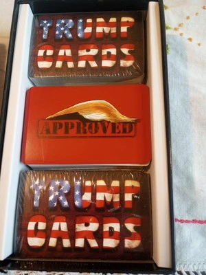 Trump Cards The Naughtiest Card Game Ever Fake News Edición Adulto NUEVO Caja Abierta Foto 1 de 4