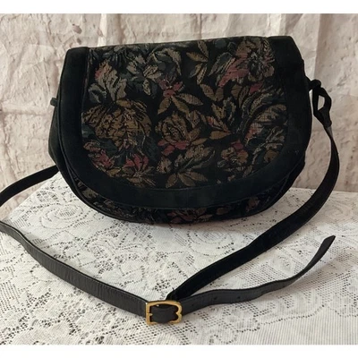 Bolso Bandolera Bruno Magli Italia Negro Gamuza Tapiz Charol Floral Foto 1 de 4