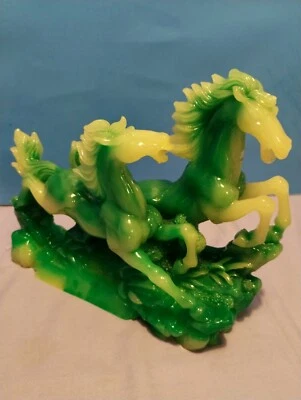 "Estatua china Feng Shui verde de la suerte 3 caballos corriendo - 8"" de largo" Foto 1 de 4