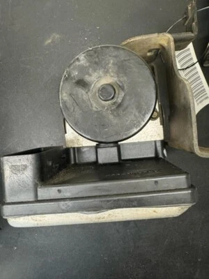 2003-2005 Cadillac Escalade Yukon XL Avalanche 1500 ABS Anti-Lock Brake Pump OEM - Image 1 of 2
