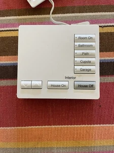 LUTRON HRT-5STRL CONTROLLER W/POWER SUPPLY AND NEW LABELS - Picture 1 of 3