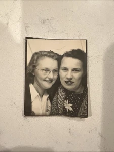 VINTAGE PHOTO BOOTH - Two Young GIRL FRIENDS. Great Shape - Picture 1 of 4