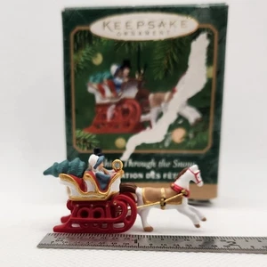 PUNZE ANDENKEN 2001 SCHNEIDIG DURCH DEN SCHNEE MINIATUR WEIHNACHTSSCHMUCK - Bild 1 von 9