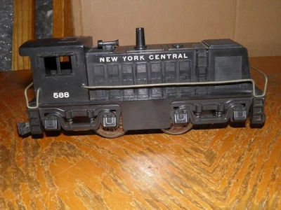 MARX 588 BLACK NEW YORK CENTRAL DIESEL SWITCHER GOOD LOOKING ENGINE RUNS (A) - Image 1 of 4