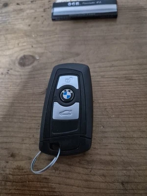 CHIAVE ORIGINALE TELECOMANDO COVER  GUSCIO BMW MODELLO 3 TASTI CORNICE ARGENTO - Immagine 1 di 3