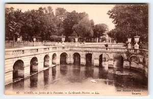 Postal francesa vintage de Nîmes Jardín de la Fontaine La Grande Piscine - Imagen 1 de 2